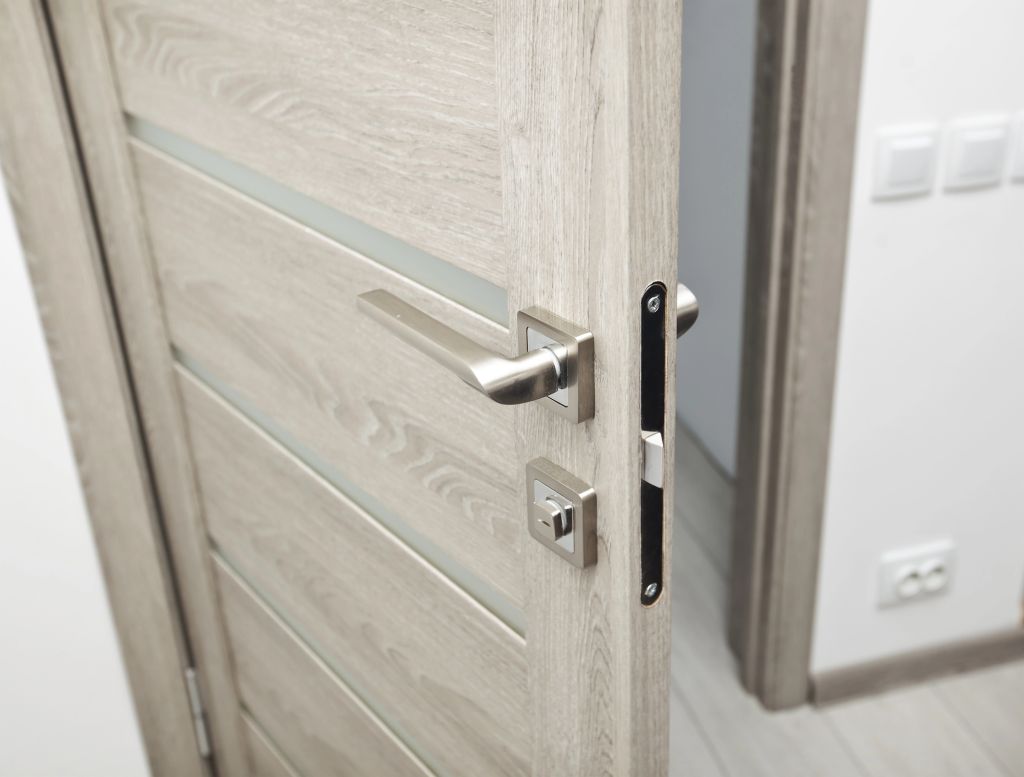 Porte d'entrée avec serrure sécurisée